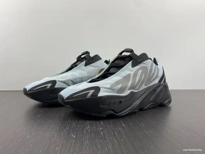 MNVN Adidas Blue Tint Boost GZ0711 700 Yeezy 0702